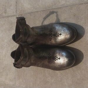 Sbicca Vintage Collection Peaceout Metallic Ankle Booties  Size 6